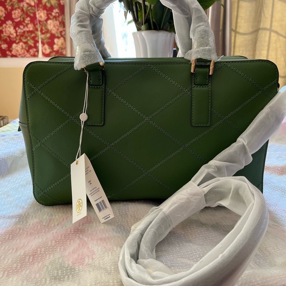 Brand New Tory Burch Robinson Satchel - Picture 4 of 5